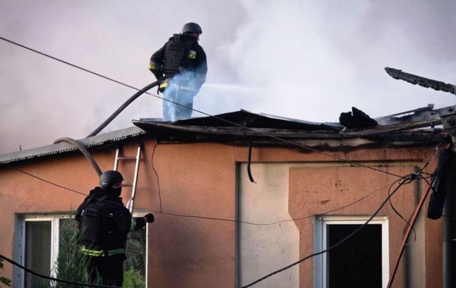 Strike on Odesa sets ambulance station and home ablaze - Photo