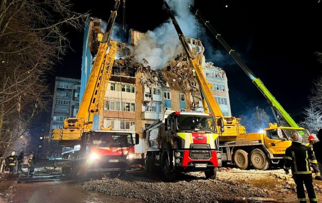 Russian strike on high-rise building in Ukraine's Ternopil: Rescue operations continue