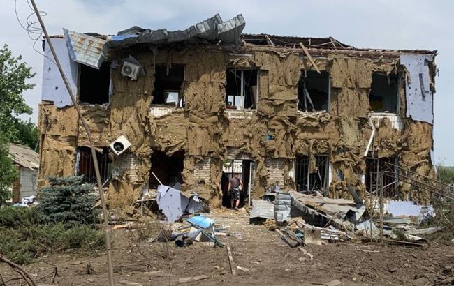 Russia strikes village council in Donetsk region: One fatality and several injured reported