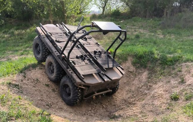 Ukraine unveils ground robot that rescues wounded soldiers and hauls 1.5 tons