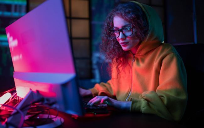 Russia expands online control, monitors private messages