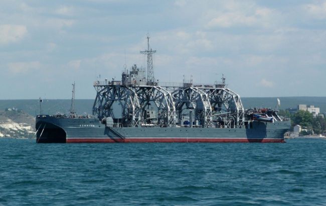 Oldest Russian warship. Details about Kommuna attacked by Navy in Crimea