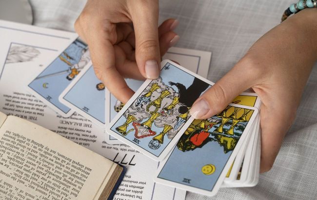 Tarot weekly guide: Who's about to rise financially and who should move on