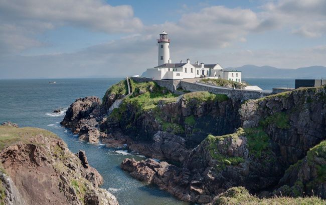 7 dreamy lighthouses around world perfect for romantic stay