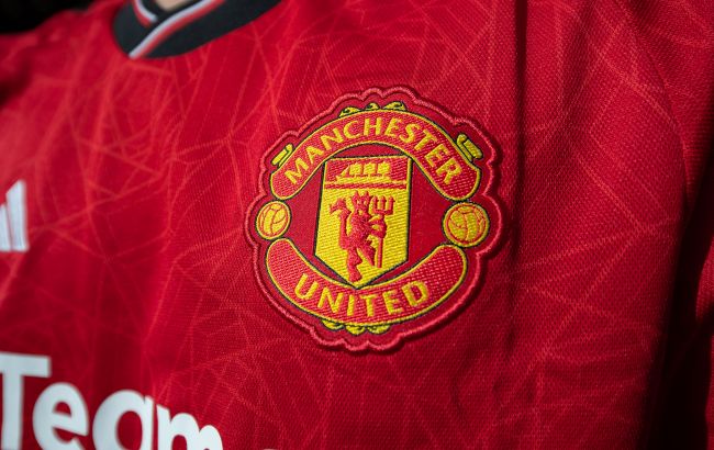 Manchester United enters deal to sell 25% stake to UK billionaire
