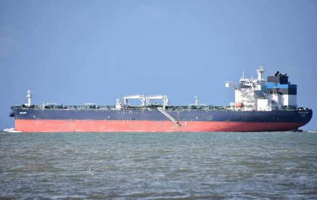 Houthi rebels from Yemen attacked oil tanker in Red Sea
