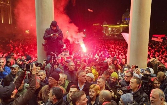 Riots in Belgrade: Protesters tried to break into city hall