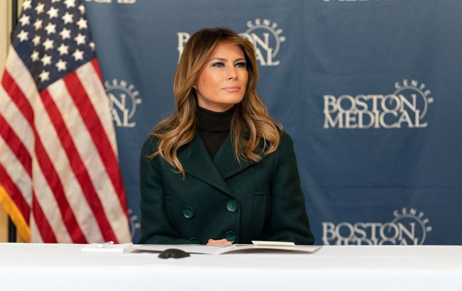 Melania Trump's official portrait as first lady: What it means