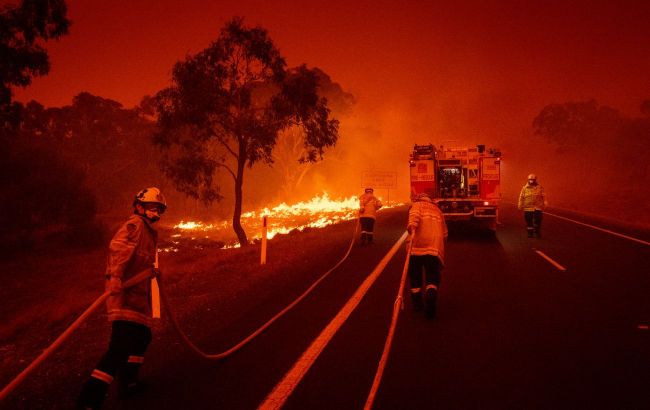 Australia hit by massive wildfires, tens of thousands lose power