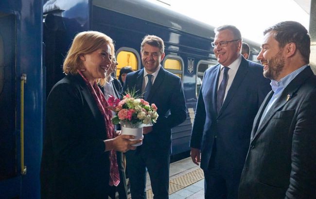 Prime Minister of Latvia arrives in Kyiv