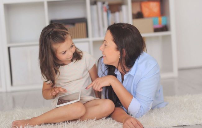 Psychologist highlights crucial сonversations parents must have with children