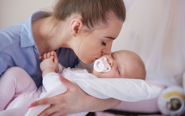 Big risks: When you should avoid giving baby breast milk