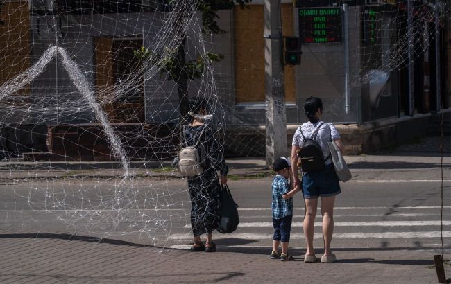 'As long as there is water, we stay': Life in Ukrainian Sloviansk 10 km from front line