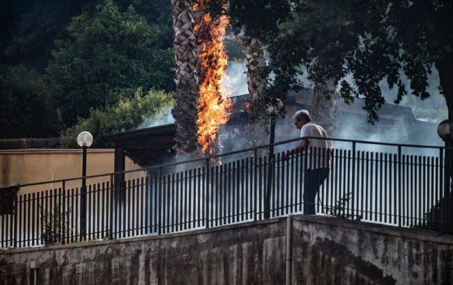 Heat wave in Italy causes massive wildfires and evacuation