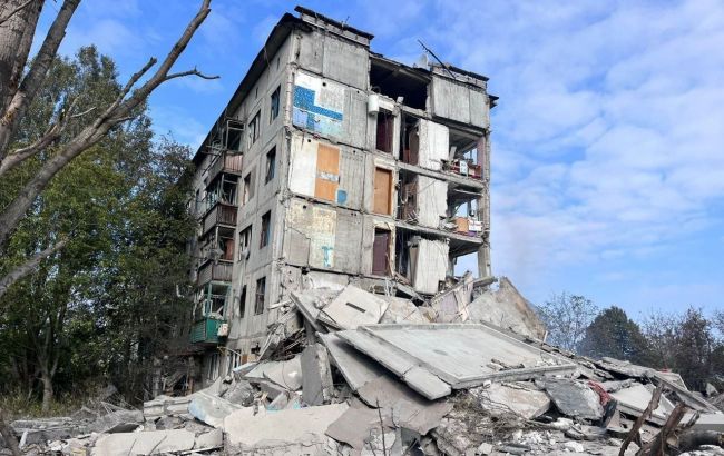 Russia shells Avdiivka less, yet two people killed west of city