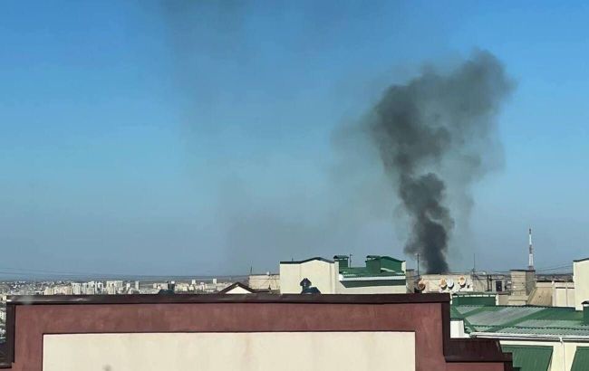 Fire in occupied Simferopol: Black smoke pouring out