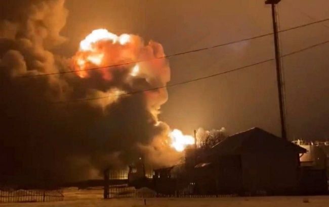 Powerful fire broke out at oil depot near Russian city of Kursk