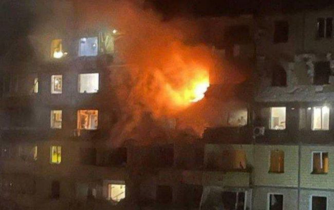 Russian forces strike Kryvyi Rih: High-rise building engulfed in flames