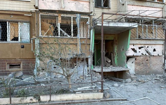 Russian troops strike Nikopol district: Residential buildings damaged and fires reported
