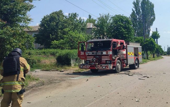 Russia strikes rescue workers extinguishing fire in Ukraine's Zaporizhzhia region: Photo, video