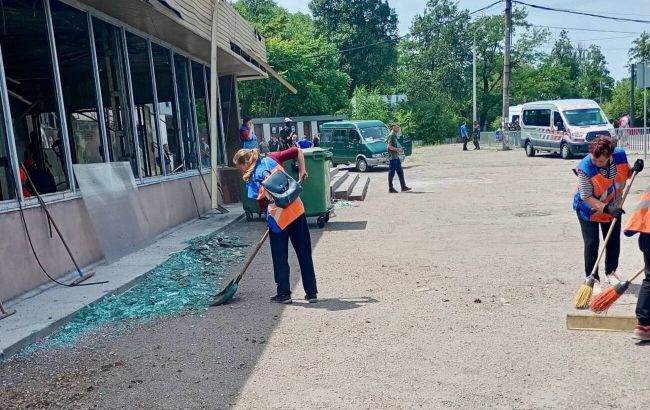 Were Russian strikes on Ukraine's Dnipro meant to hit troops or terrify civilians? Expert weighs in