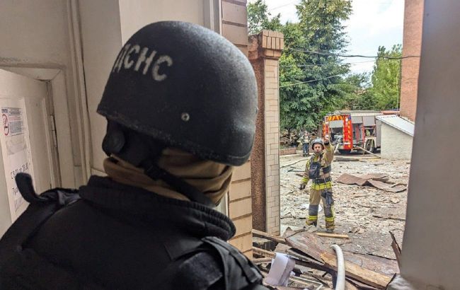 Photos reveal aftermath of Russian attack on Kryvyi Rih