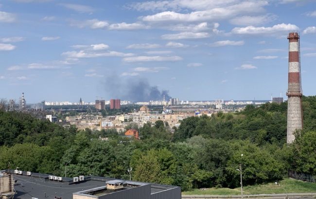 Black smoke rises over Kyiv after explosion rocks city (photos)