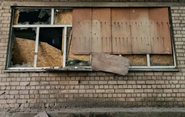 Russia strikes Ukraine's Kherson: School damaged, one person injured