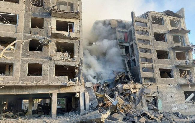 Russia bombs houses in Ukraine's Donetsk region: People killed, child among wounded