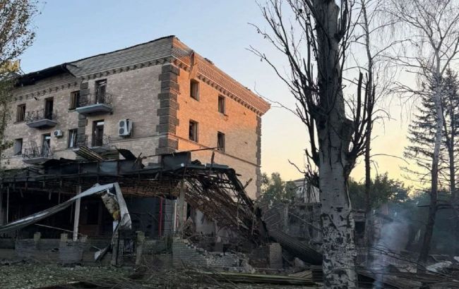 Russian Iskander missiles strike Sloviansk: Hotel and dozens of houses destroyed