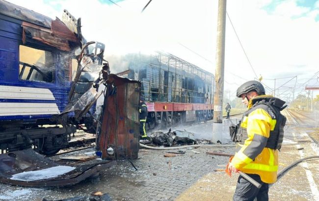 Burning carriages and chaos: Aftermath of Russian attack on Ukraine's Shostka train station