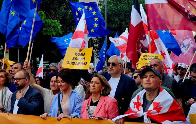 Protesters storm Georgia presidential palace amid election boycott