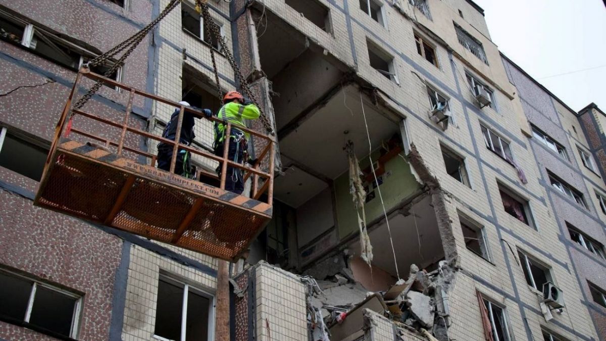 Aftermath of massive attack on Dnipro - One killed, ten injured