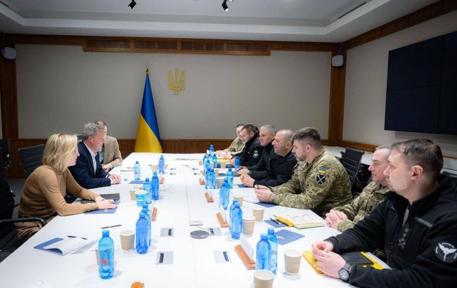 US offered Ukraine two draft documents last week, source says