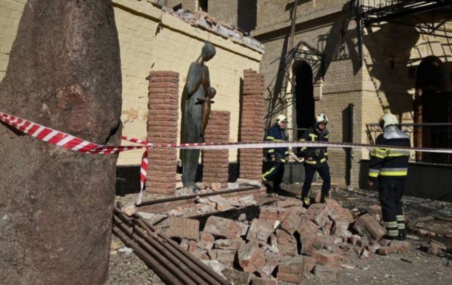 Russian missiles demolished Chornobyl museum in Kyiv, strike caught on camera