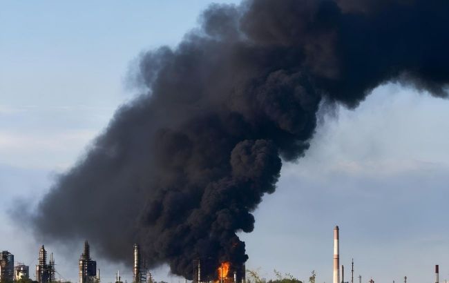 Ukraine strikes major Russian oil refinery 800 kilometers from border
