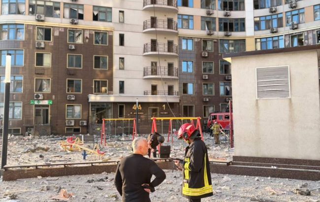 Aftermath of Russian strike on Odesa: Body found under rubble of building