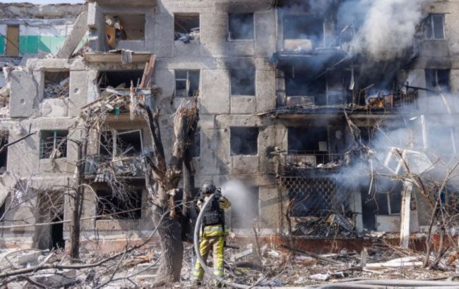 4 Russian bombs devastate Ukraine's Kramatorsk, rescuers pull people from the rubble