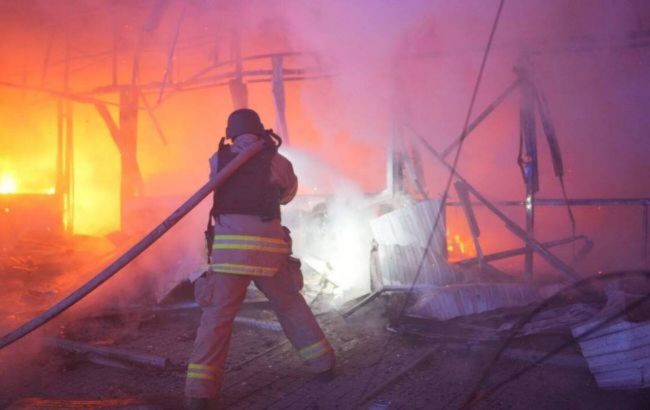 Residential buildings and market struck in Zaporizhzhia, 5 killed