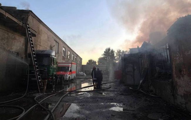 Russia attacks warehouses storing humanitarian aid in Odesa: Fire breaks out, footage