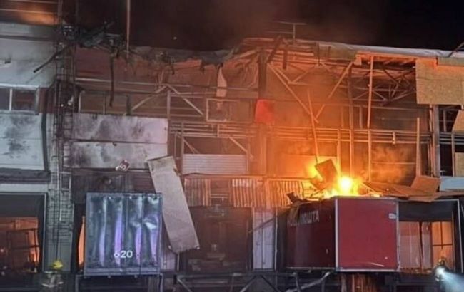 Russia strikes major Ukrainian delivery company's warehouses near Dnipro twice