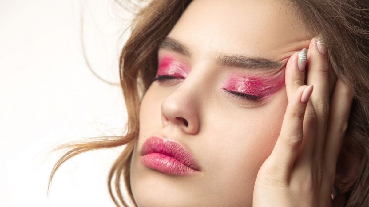 Unusual makeup tips for March 8: Secrets to look your best