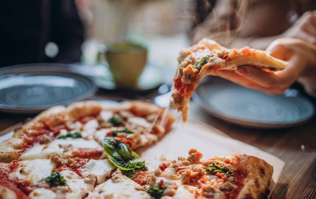 How to reheat pizza so it's like just out of the oven: 4 proven ways