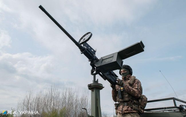 Russians attack Kyiv with unknown drone