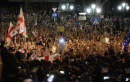 Protests in Georgia: Protesters set up barricades, fire in parliament building