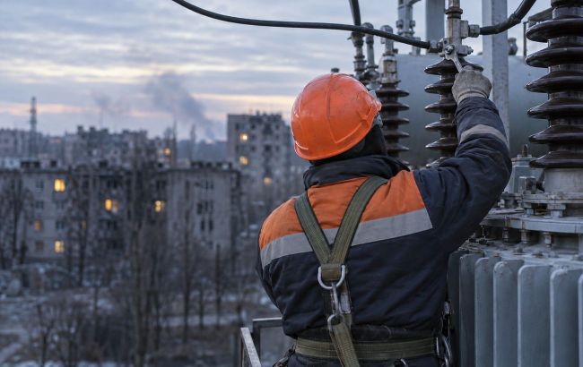 Russia strikes energy facilities in 10 regions of Ukraine, causing power outages