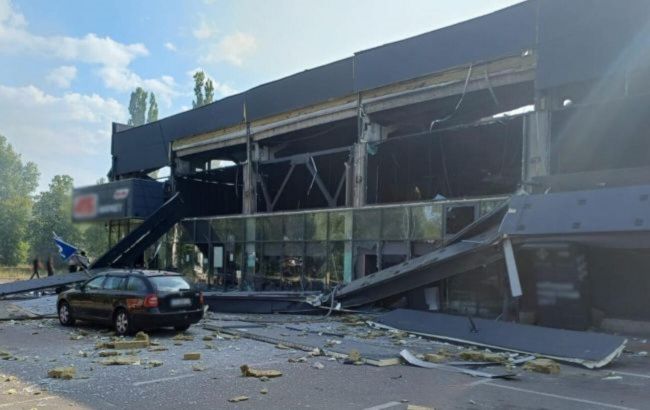 Child killed, over 10 injured in Russia's daytime strike on Chernihiv in Ukraine