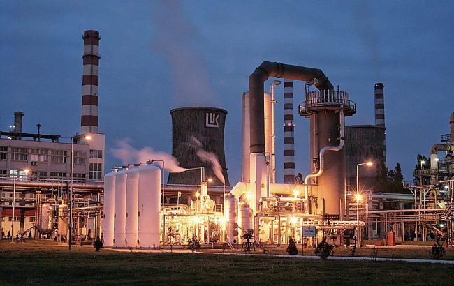 Explosion occurs at Lukoil refinery in Romania: One person injured