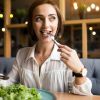 When to eat to avoid gaining weight? Nutritionist explains how meal times affect our bodies