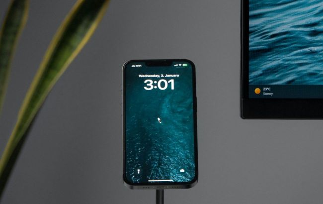 Expert picks top 2025 smartphone, Apple wins big